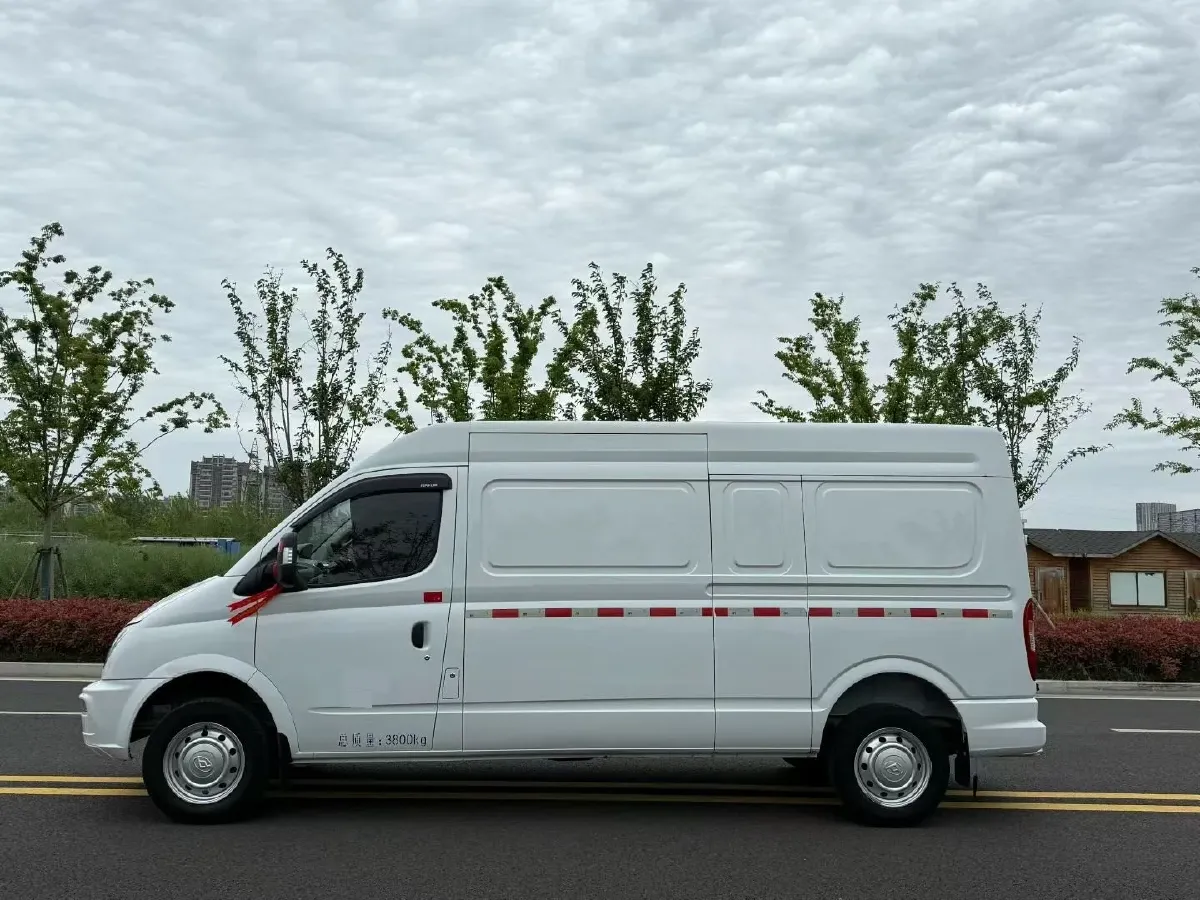 2021 MAXUS XinTu V80 2.0T 127HP L4 6MT,autocango,china used car exporter,china ev exporter,chinese used car exporter,chinese used ev exporter