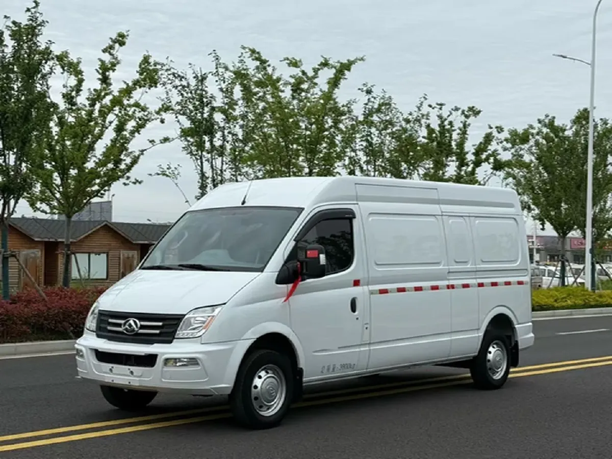 2021 MAXUS XinTu V80 2.0T 127HP L4 6MT,autocango,china used car exporter,china ev exporter,chinese used car exporter,chinese used ev exporter