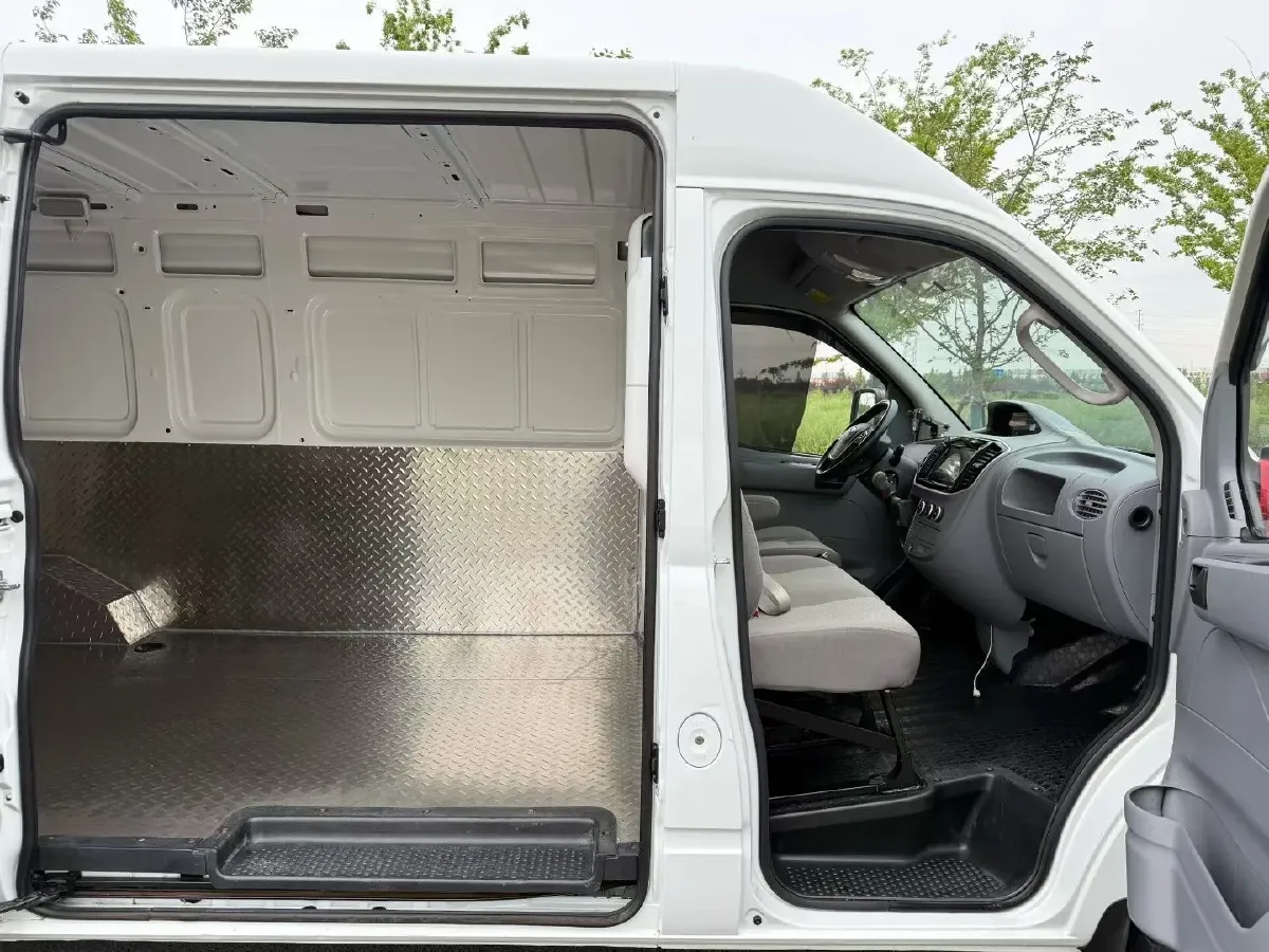 2021 MAXUS XinTu V80 2.0T 127HP L4 6MT,autocango,china used car exporter,china ev exporter,chinese used car exporter,chinese used ev exporter