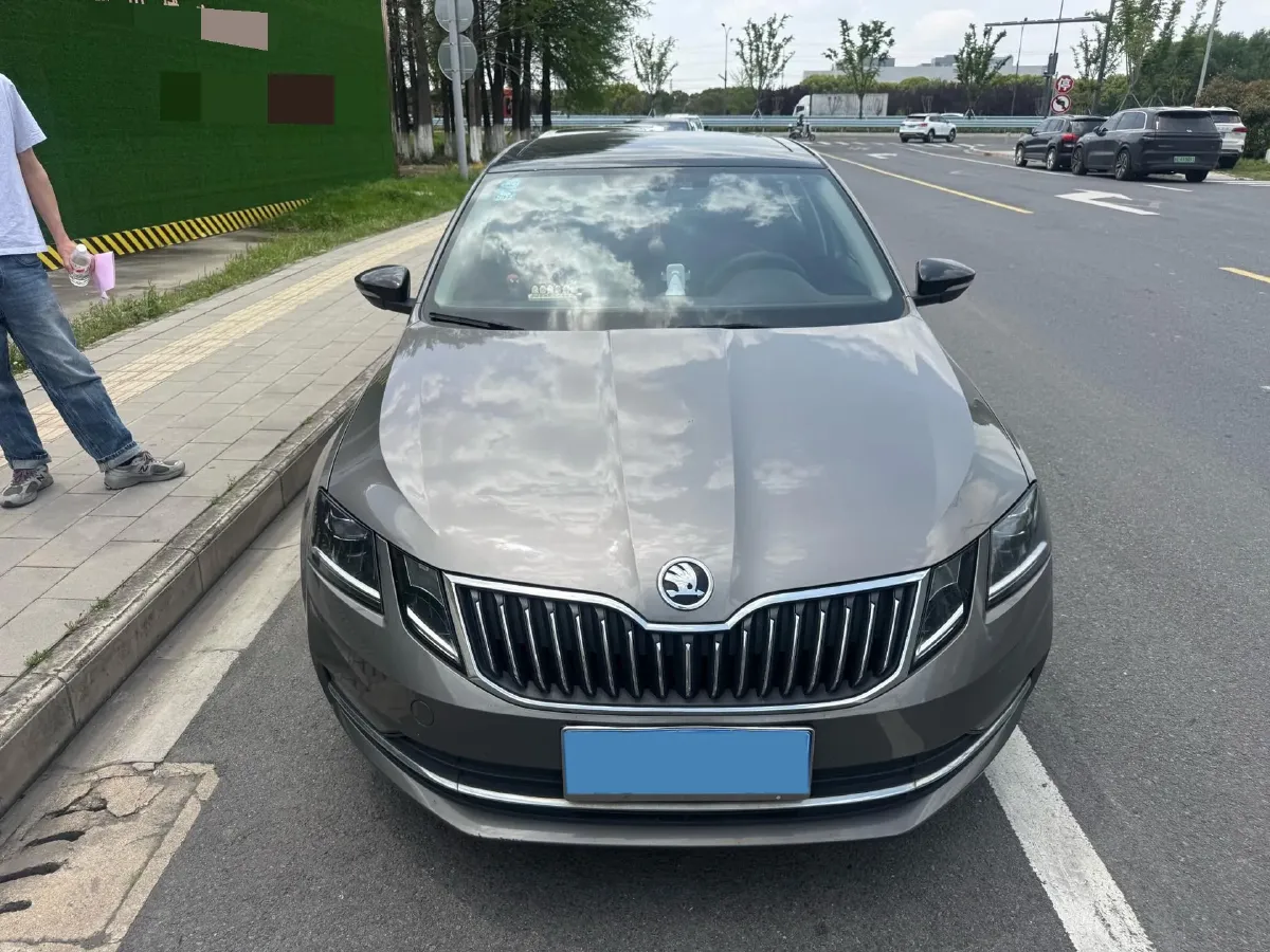 2019 Skoda Octavia 1.4T 150HP L4 7DCT,autocango,china used car exporter,china ev exporter,chinese used car exporter,chinese used ev exporter