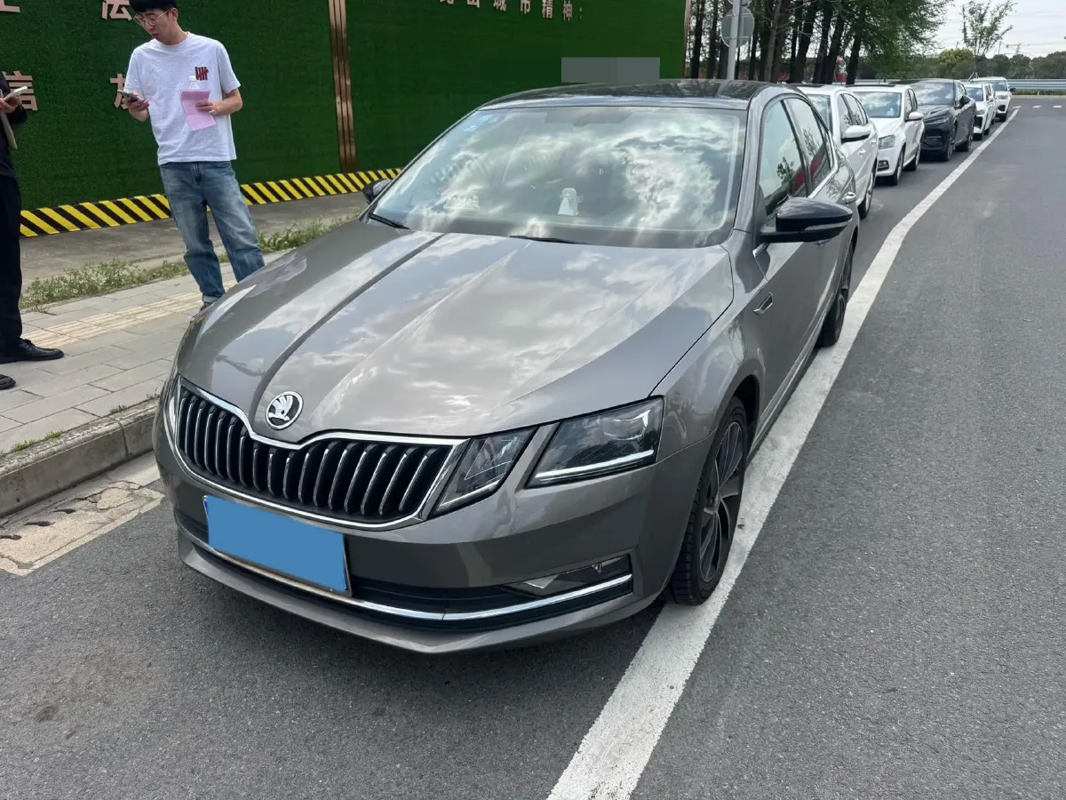 2019 Skoda Octavia 1.4T 150HP L4 7DCT,autocango,china used car exporter,china ev exporter,chinese used car exporter,chinese used ev exporter