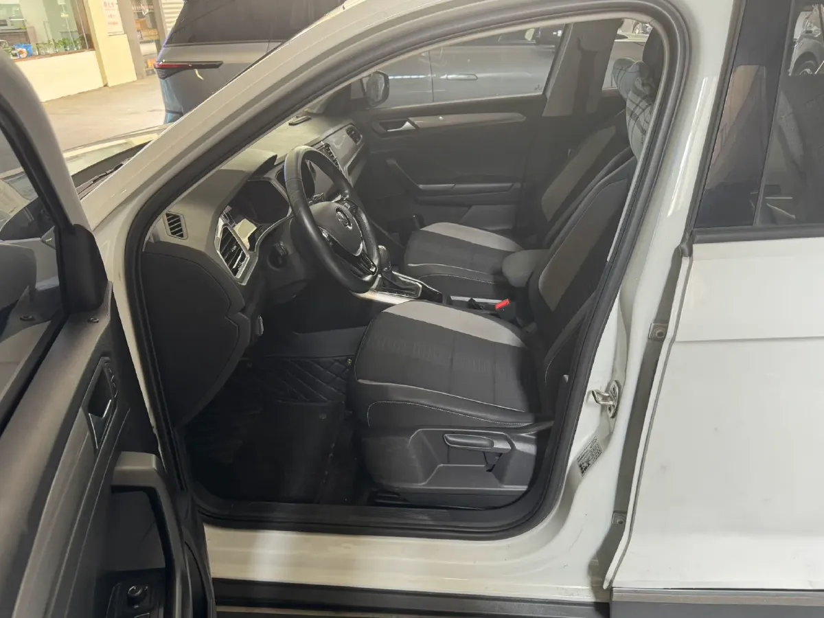 2019 Volkswagen T-Roc 1.4T 150HP L4 7DCT,autocango,china used car exporter,china ev exporter,chinese used car exporter,chinese used ev exporter