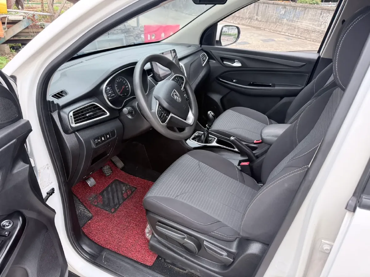 2021 BaoJun 730 1.5L 105HP L4 6MT,autocango,china used car exporter,china ev exporter,chinese used car exporter,chinese used ev exporter