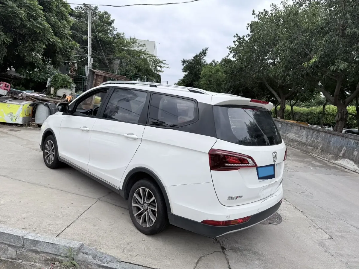 2021 BaoJun 730 1.5L 105HP L4 6MT,autocango,china used car exporter,china ev exporter,chinese used car exporter,chinese used ev exporter
