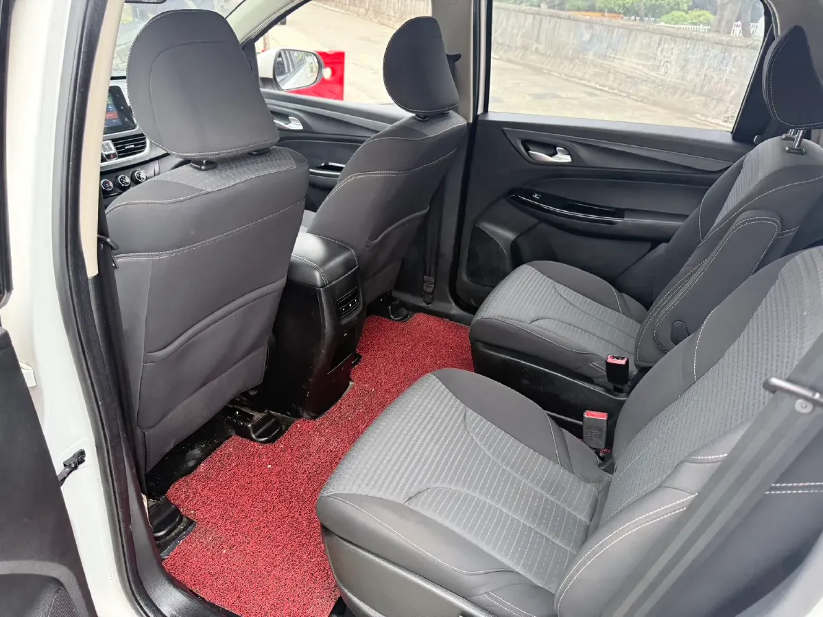 2021 BaoJun 730 1.5L 105HP L4 6MT,autocango,china used car exporter,china ev exporter,chinese used car exporter,chinese used ev exporter