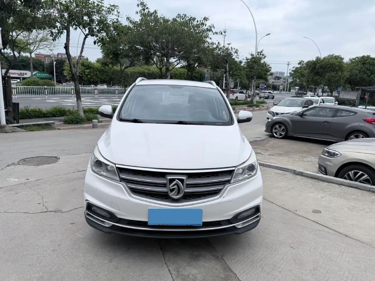 2021 BaoJun 730 1.5L 105HP L4 6MT,autocango,china used car exporter,china ev exporter,chinese used car exporter,chinese used ev exporter
