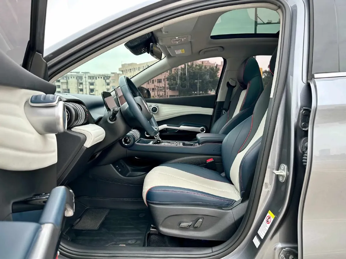 2022 Roewe RX5 MAX 1.5T 181HP L4 6AT,autocango,china used car exporter,china ev exporter,chinese used car exporter,chinese used ev exporter