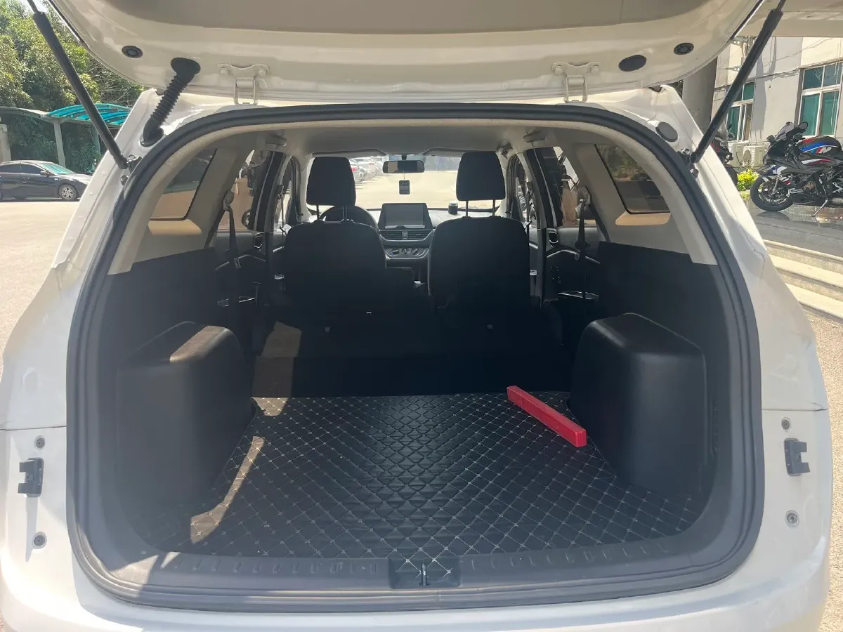 2017 BaoJun 310W 1.2L 82HP L4 6MT,autocango,china used car exporter,china ev exporter,chinese used car exporter,chinese used ev exporter