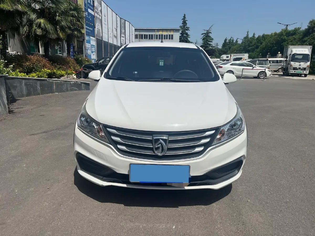 2017 BaoJun 310W 1.2L 82HP L4 6MT,autocango,china used car exporter,china ev exporter,chinese used car exporter,chinese used ev exporter
