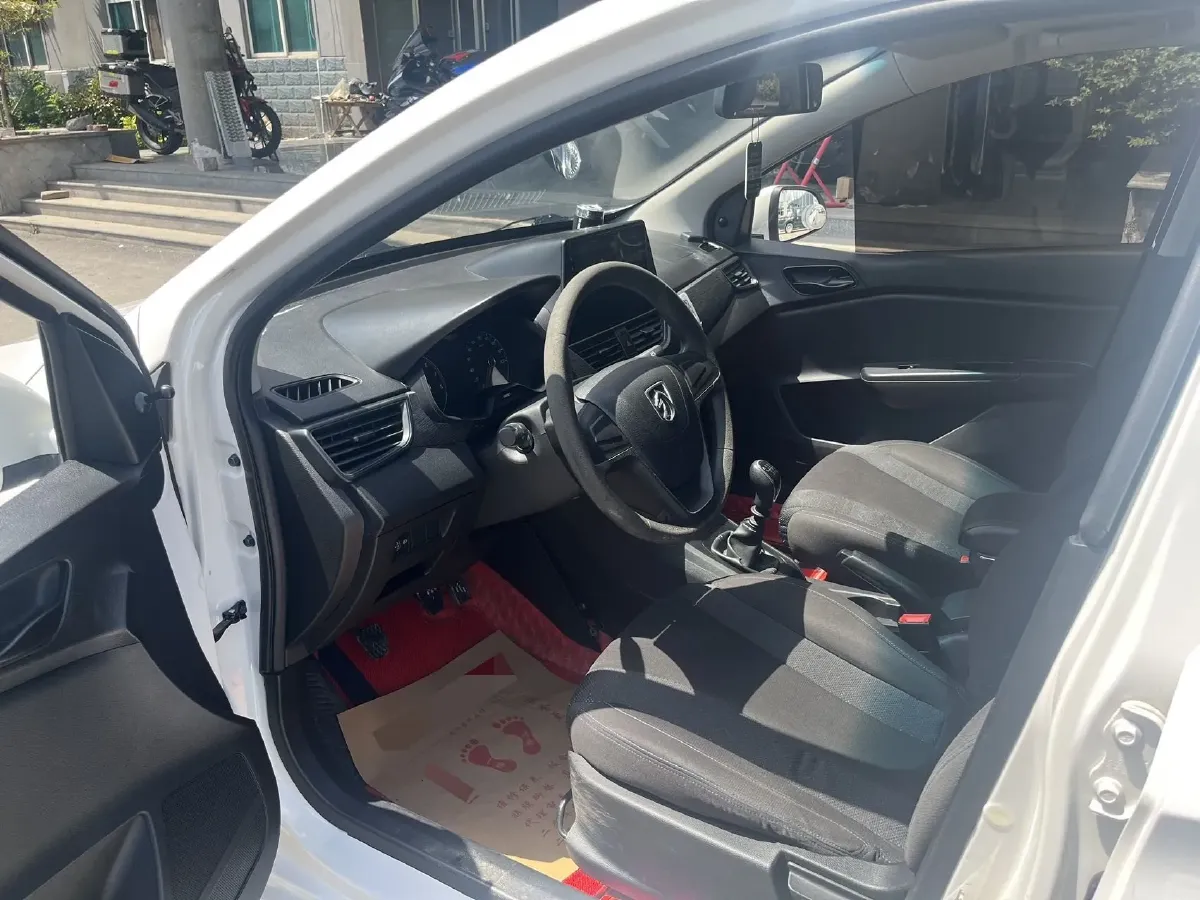 2017 BaoJun 310W 1.2L 82HP L4 6MT,autocango,china used car exporter,china ev exporter,chinese used car exporter,chinese used ev exporter