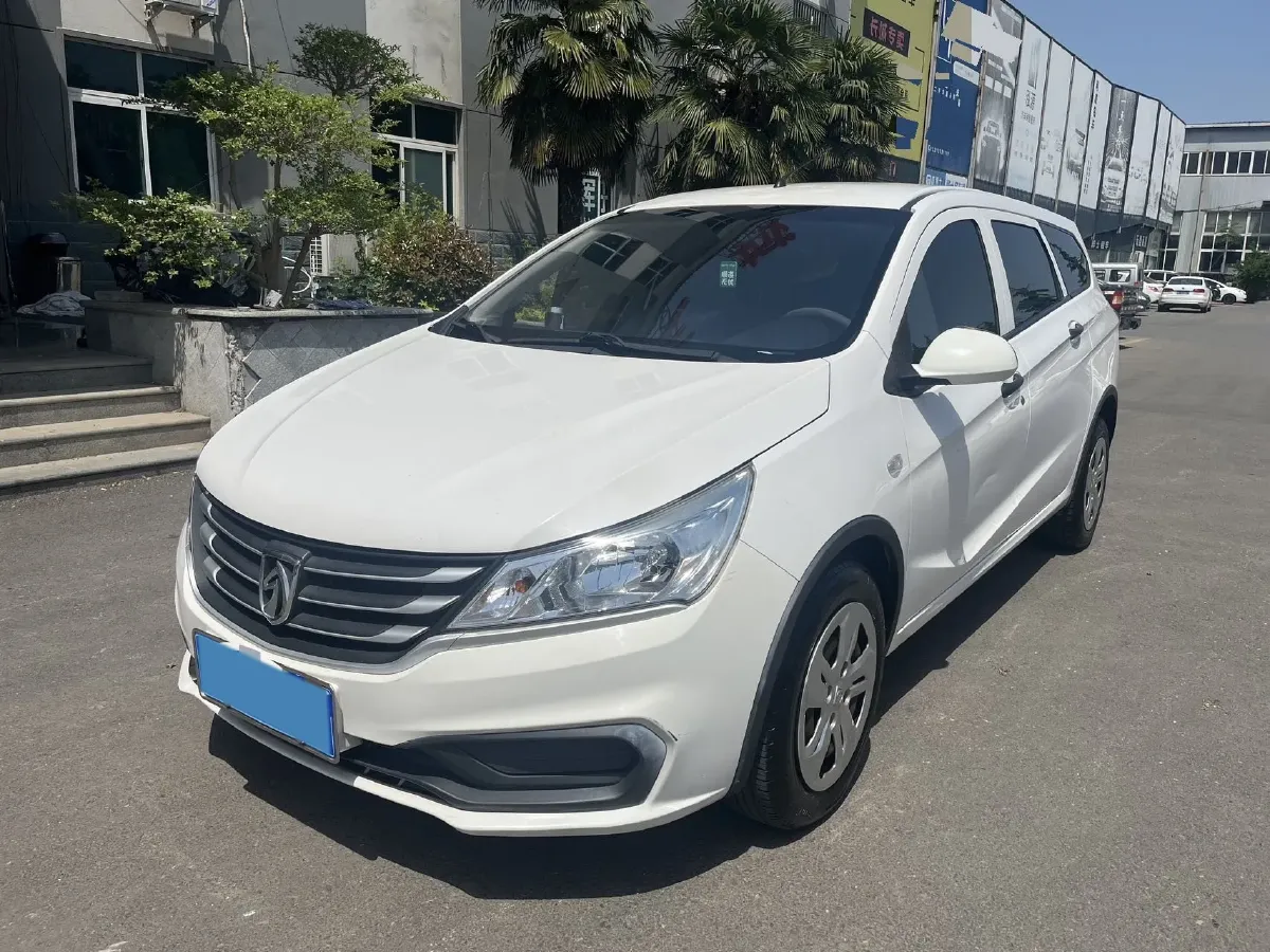 2017 BaoJun 310W 1.2L 82HP L4 6MT,autocango,china used car exporter,china ev exporter,chinese used car exporter,chinese used ev exporter