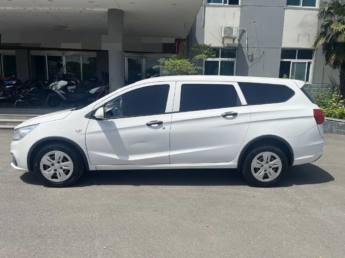 2017 BaoJun 310W 1.2L 82HP L4 6MT,autocango,china used car exporter,china ev exporter,chinese used car exporter,chinese used ev exporter