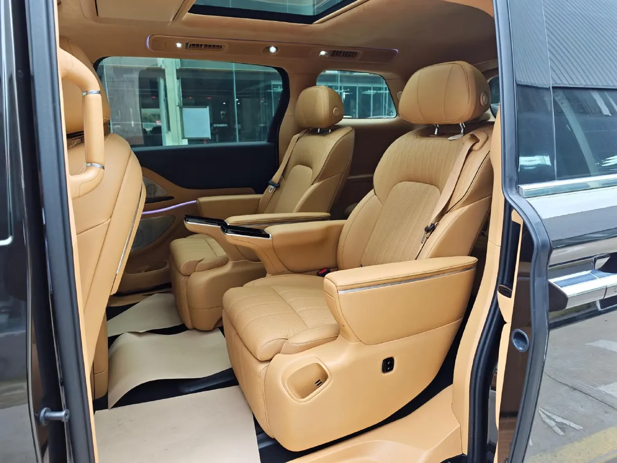 2025 Voyah Dream 1.5T 150HP L4 PHEV 41.7KWH,autocango,china used car exporter,china ev exporter,chinese used car exporter,chinese used ev exporter