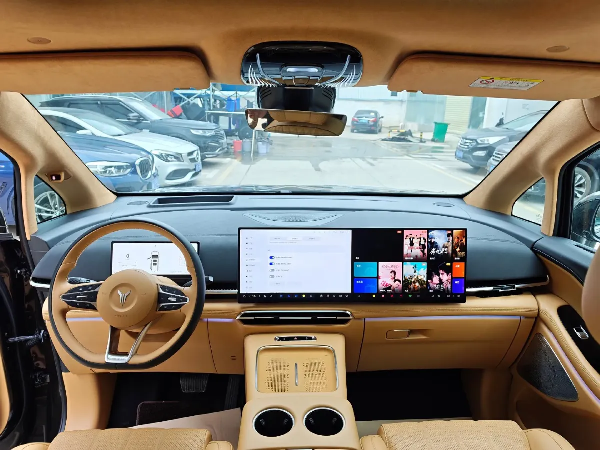 2025 Voyah Dream 1.5T 150HP L4 PHEV 41.7KWH,autocango,china used car exporter,china ev exporter,chinese used car exporter,chinese used ev exporter