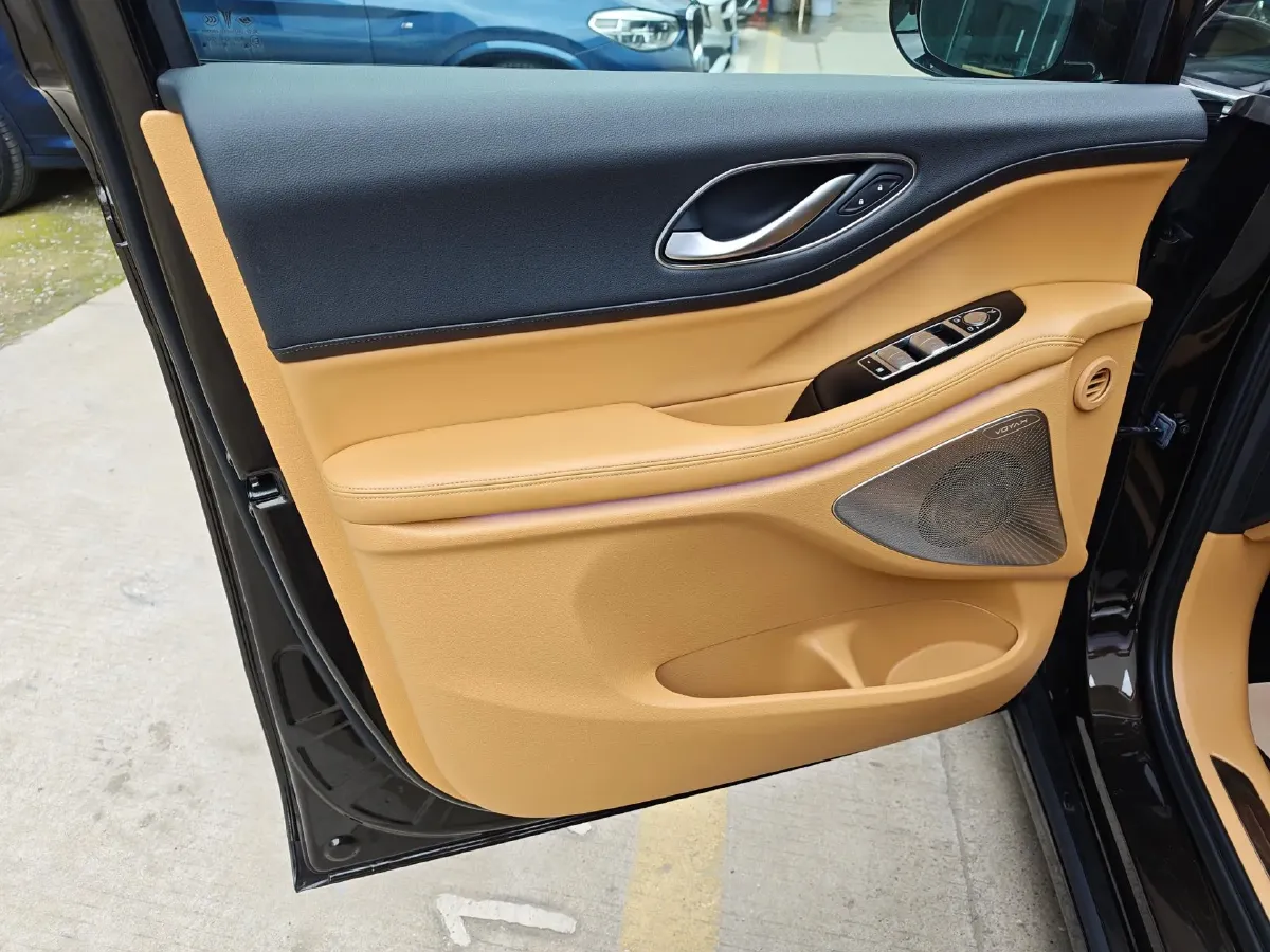 2025 Voyah Dream 1.5T 150HP L4 PHEV 41.7KWH,autocango,china used car exporter,china ev exporter,chinese used car exporter,chinese used ev exporter