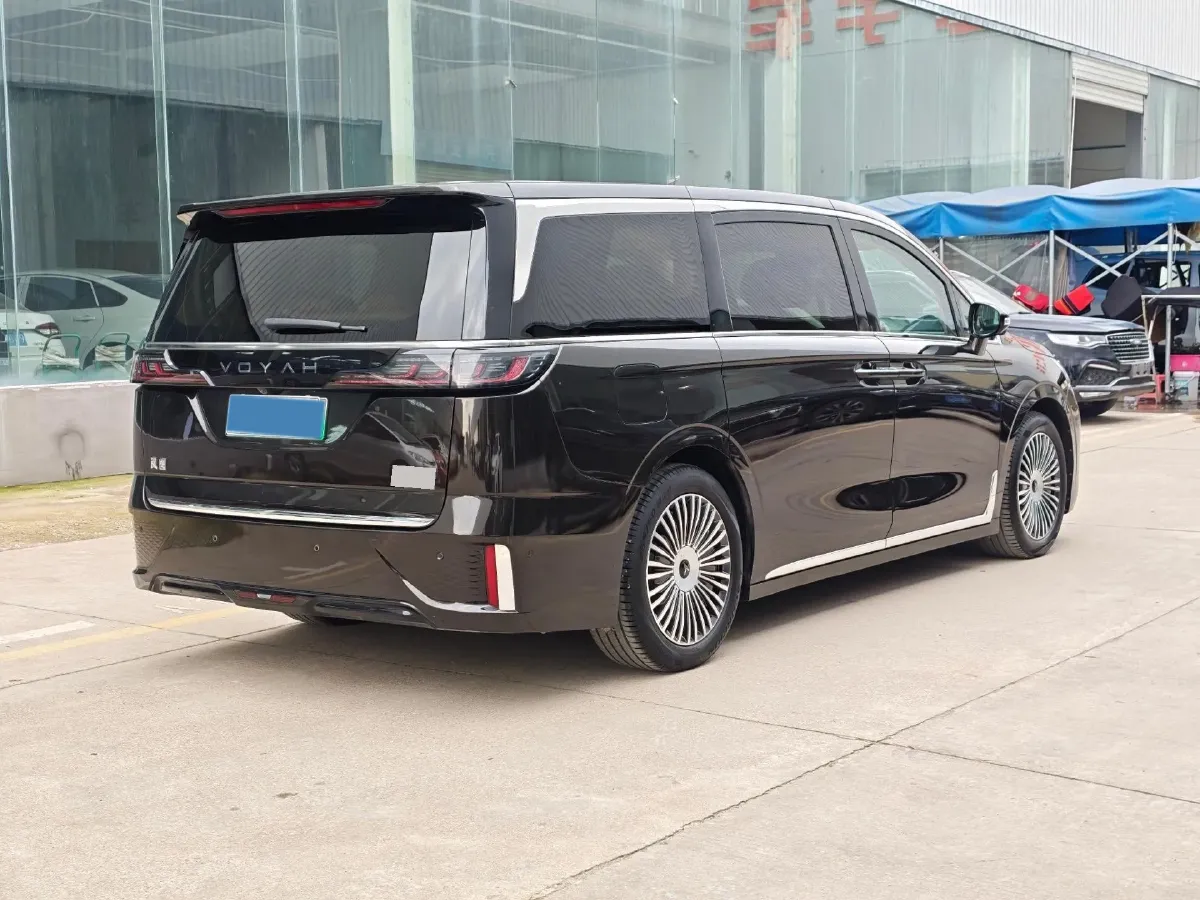 2025 Voyah Dream 1.5T 150HP L4 PHEV 41.7KWH,autocango,china used car exporter,china ev exporter,chinese used car exporter,chinese used ev exporter