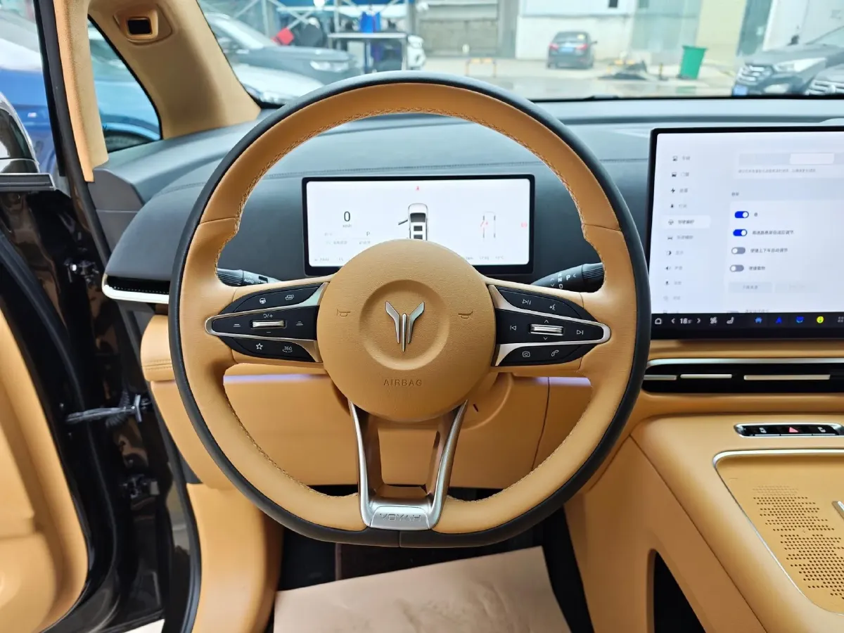 2025 Voyah Dream 1.5T 150HP L4 PHEV 41.7KWH,autocango,china used car exporter,china ev exporter,chinese used car exporter,chinese used ev exporter