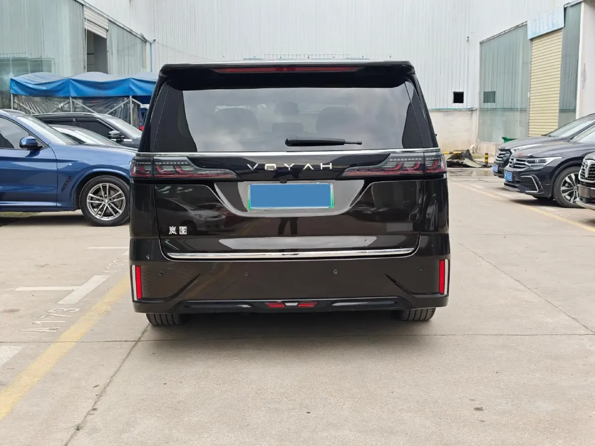 2025 Voyah Dream 1.5T 150HP L4 PHEV 41.7KWH,autocango,china used car exporter,china ev exporter,chinese used car exporter,chinese used ev exporter