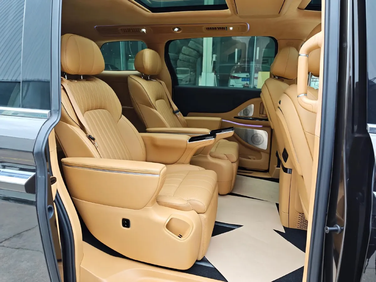 2025 Voyah Dream 1.5T 150HP L4 PHEV 41.7KWH,autocango,china used car exporter,china ev exporter,chinese used car exporter,chinese used ev exporter