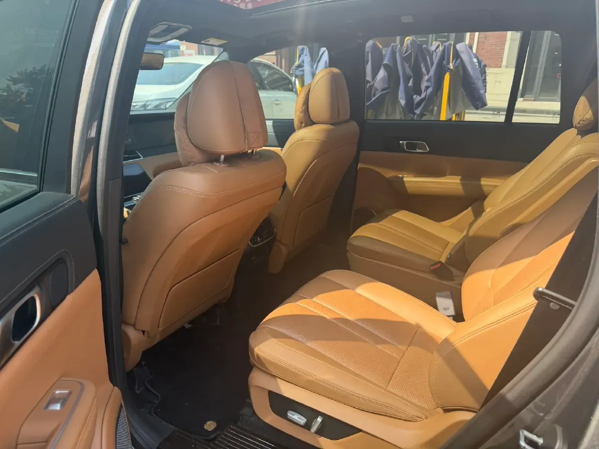 2020 Li ONE Range Extended 131HP REEV 40.5KWH,autocango,china used car exporter,china ev exporter,chinese used car exporter,chinese used ev exporter