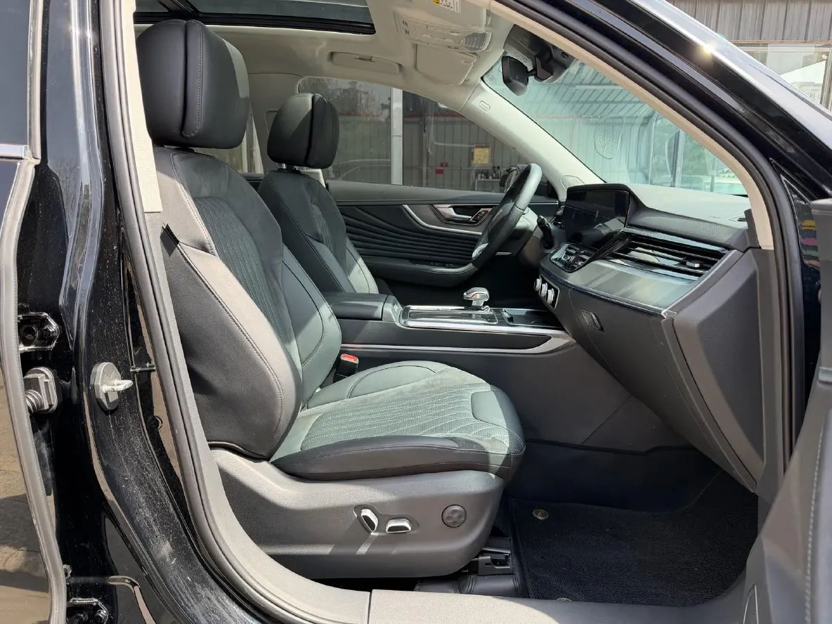 2023 HongQi HS5 2.0T 252HP L4 8AT,autocango,china used car exporter,china ev exporter,chinese used car exporter,chinese used ev exporter