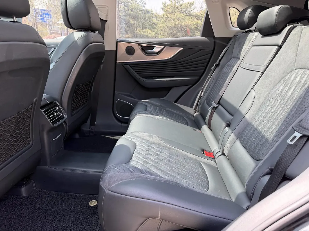 2023 HongQi HS5 2.0T 252HP L4 8AT,autocango,china used car exporter,china ev exporter,chinese used car exporter,chinese used ev exporter