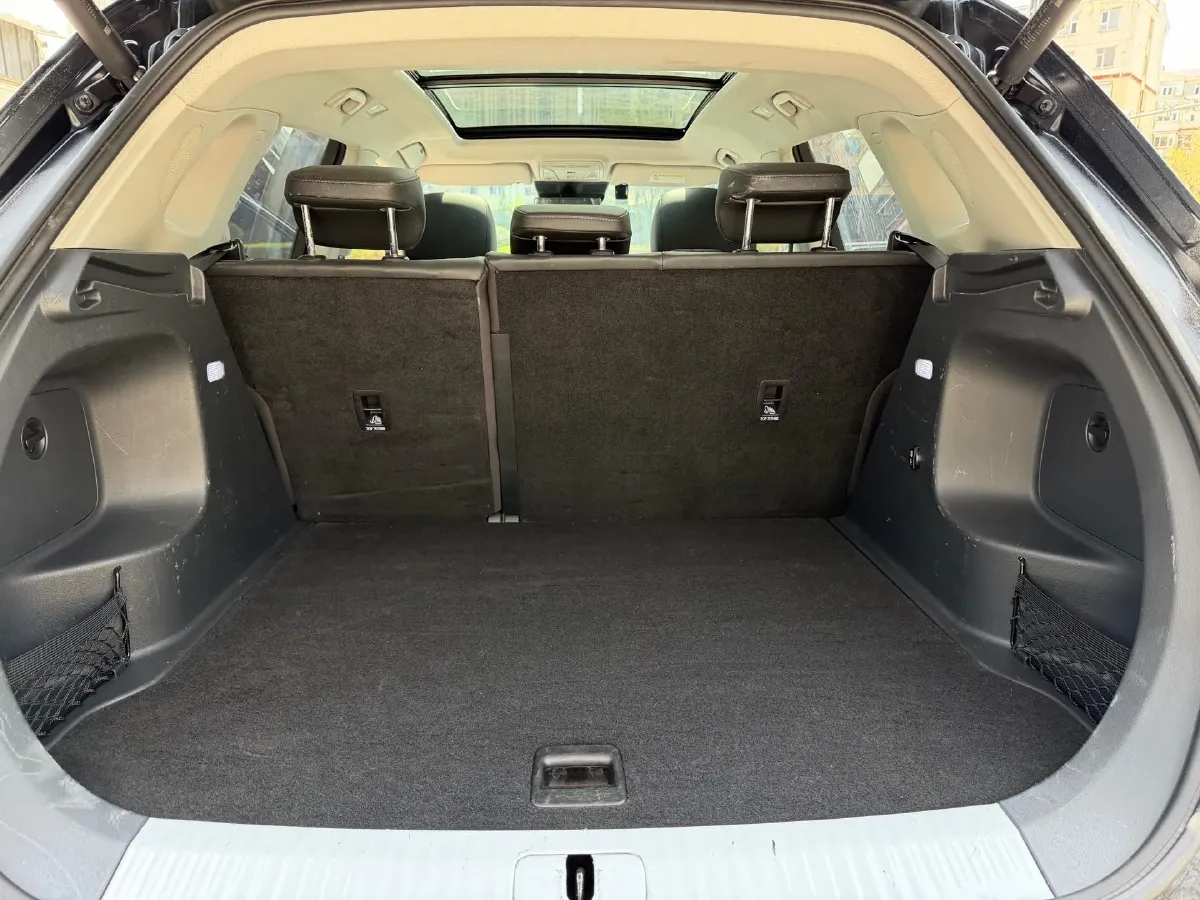 2023 HongQi HS5 2.0T 252HP L4 8AT,autocango,china used car exporter,china ev exporter,chinese used car exporter,chinese used ev exporter