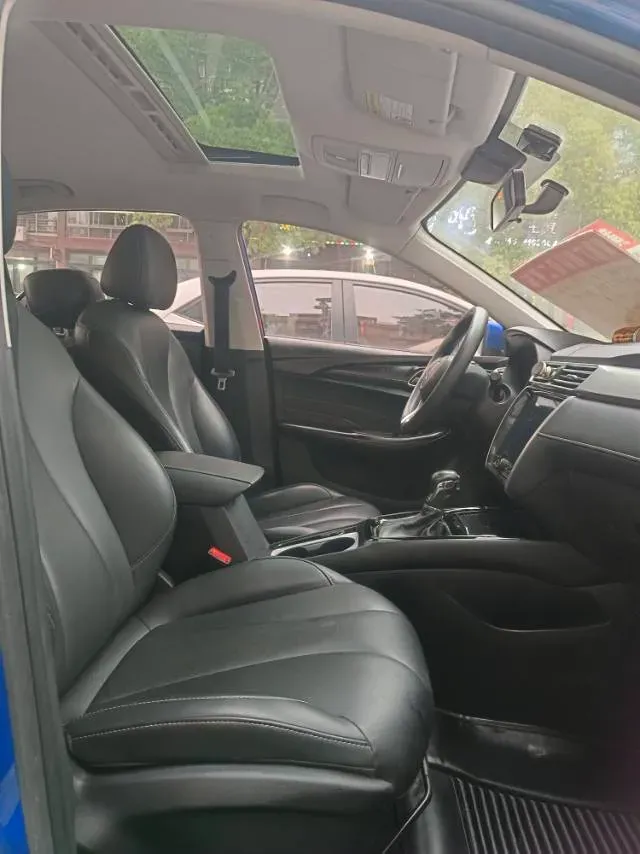 2019 Roewe i5 1.5T 169HP L4 7DCT,autocango,china used car exporter,china ev exporter,chinese used car exporter,chinese used ev exporter