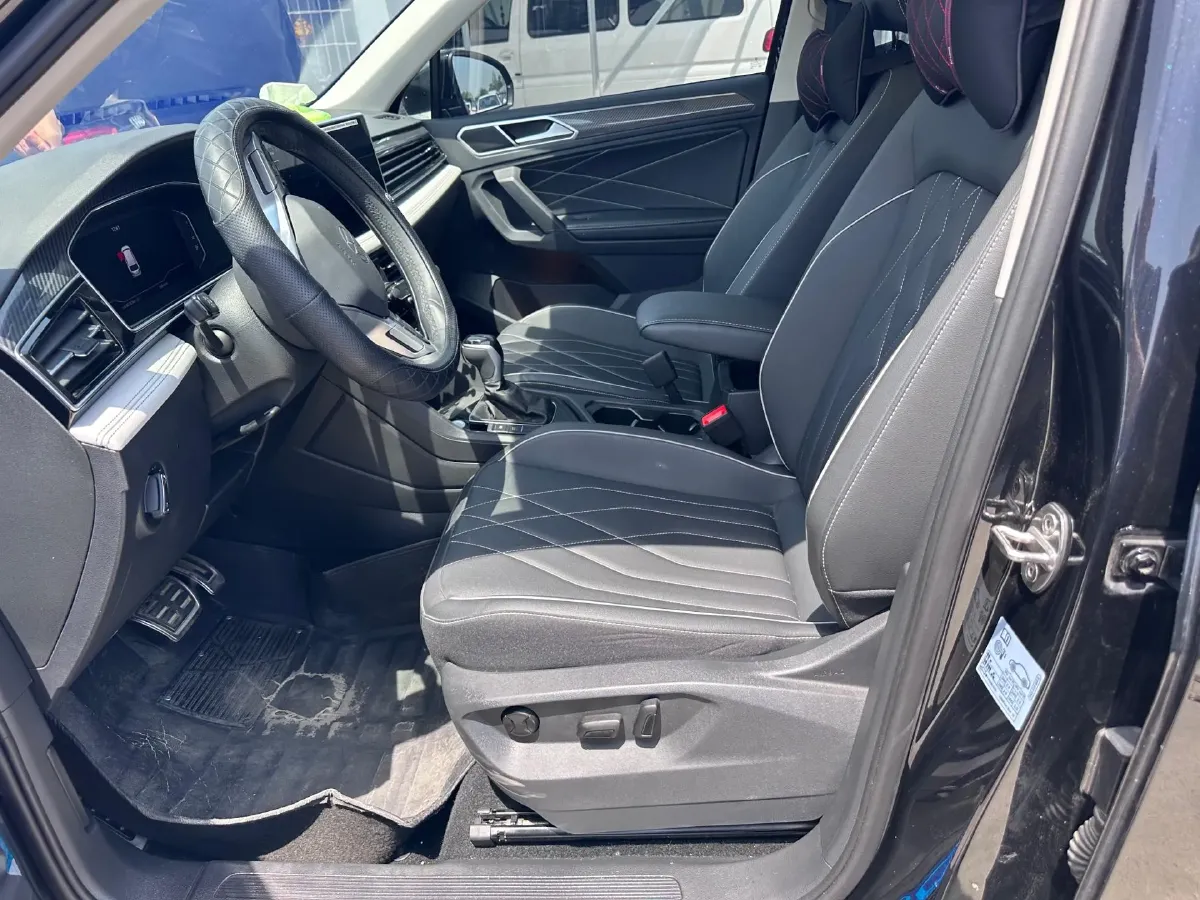 2025 Volkswagen Tiguan L 2.0T 186HP L4 7DCT,autocango,china used car exporter,china ev exporter,chinese used car exporter,chinese used ev exporter