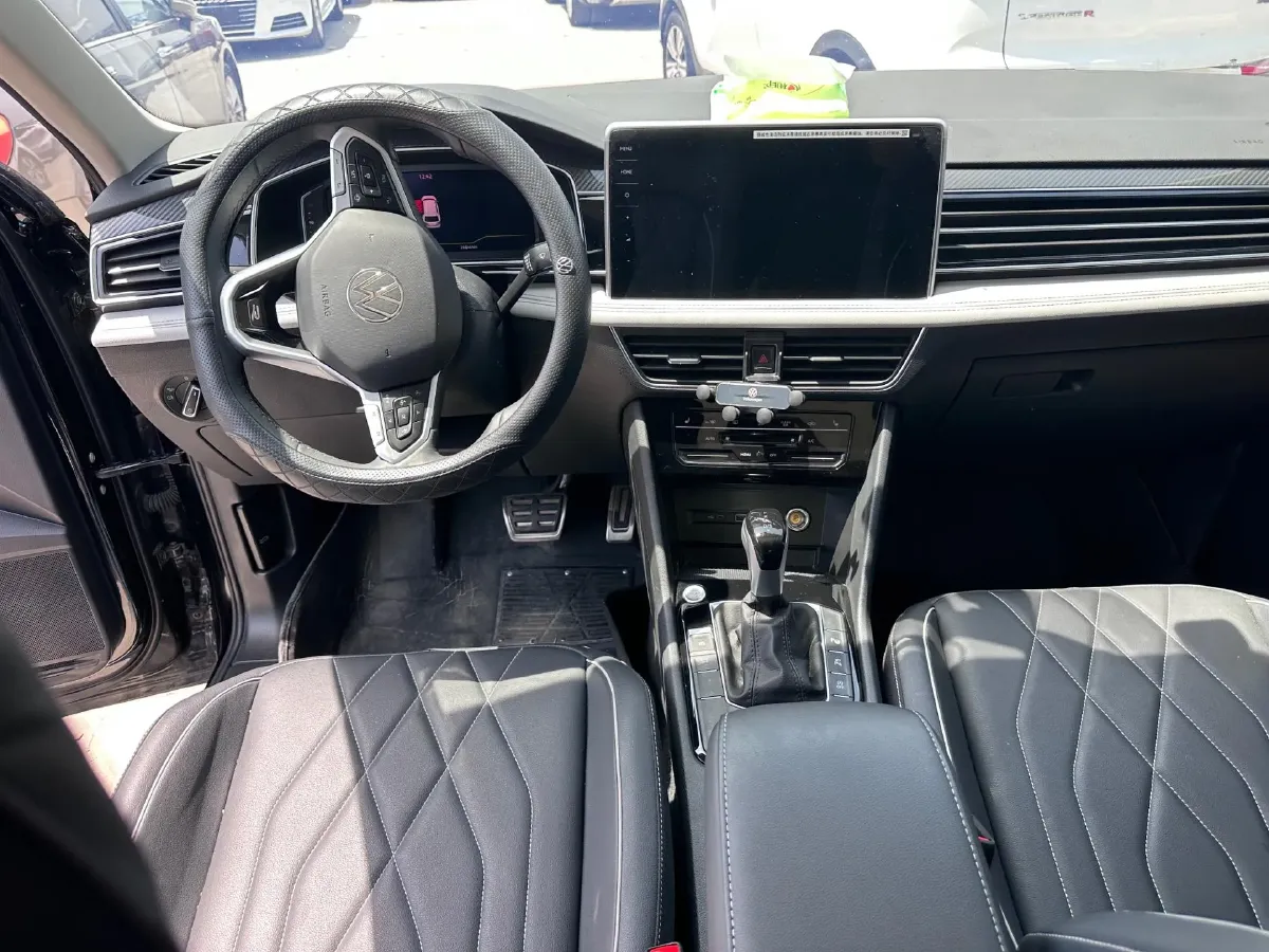 2025 Volkswagen Tiguan L 2.0T 186HP L4 7DCT,autocango,china used car exporter,china ev exporter,chinese used car exporter,chinese used ev exporter