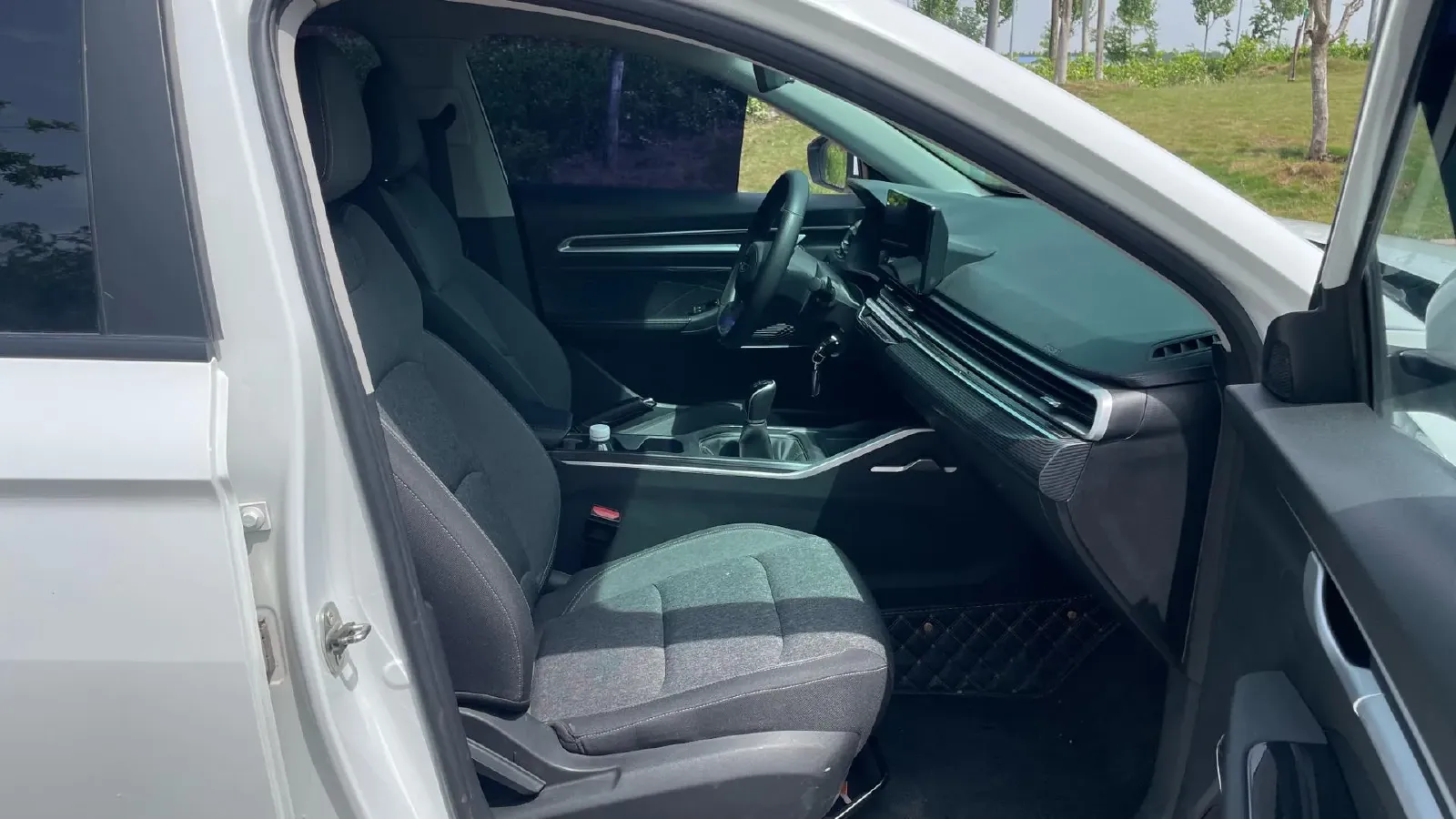 2023 Geely Emgrand 1.5L 127HP L4 5MT,autocango,china used car exporter,china ev exporter,chinese used car exporter,chinese used ev exporter