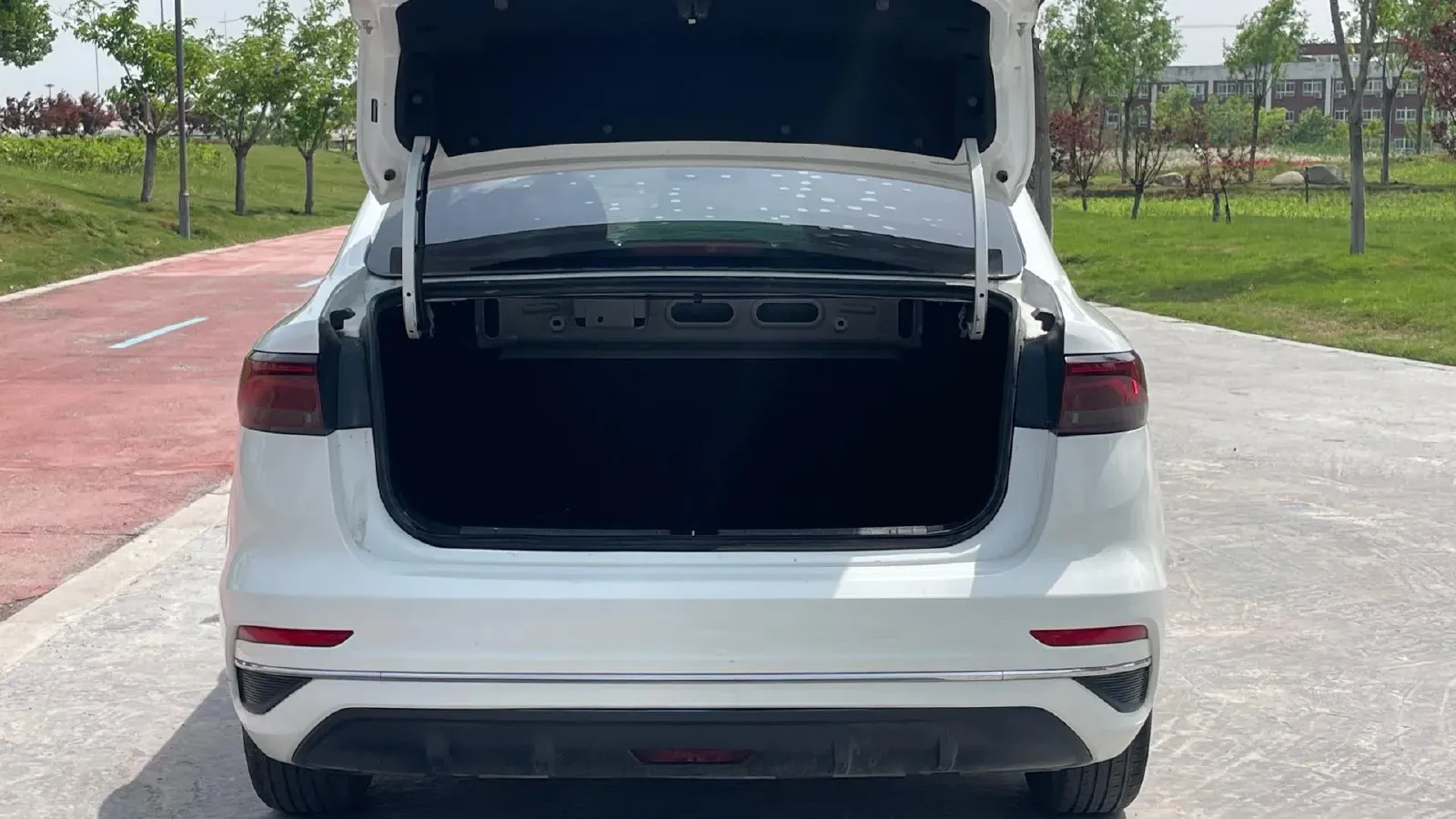 2023 Geely Emgrand 1.5L 127HP L4 5MT,autocango,china used car exporter,china ev exporter,chinese used car exporter,chinese used ev exporter