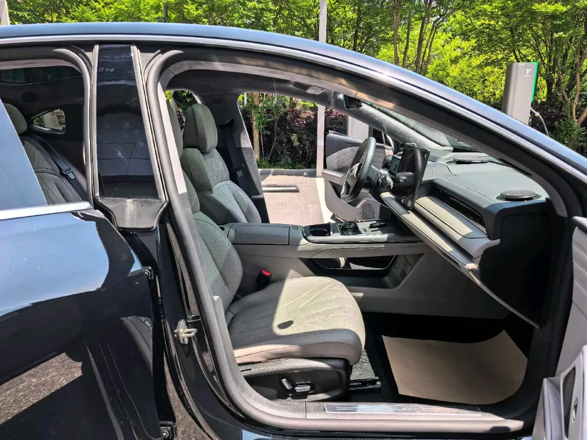 2025 Geely Galaxy Starshine 8 1.5T 163HP L4 3DHT PHEV 27.69KWH,autocango,china used car exporter,china ev exporter,chinese used car exporter,chinese used ev exporter