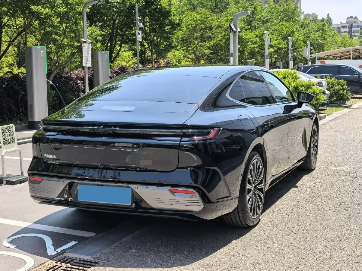 2025 Geely Galaxy Starshine 8 1.5T 163HP L4 3DHT PHEV 27.69KWH,autocango,china used car exporter,china ev exporter,chinese used car exporter,chinese used ev exporter