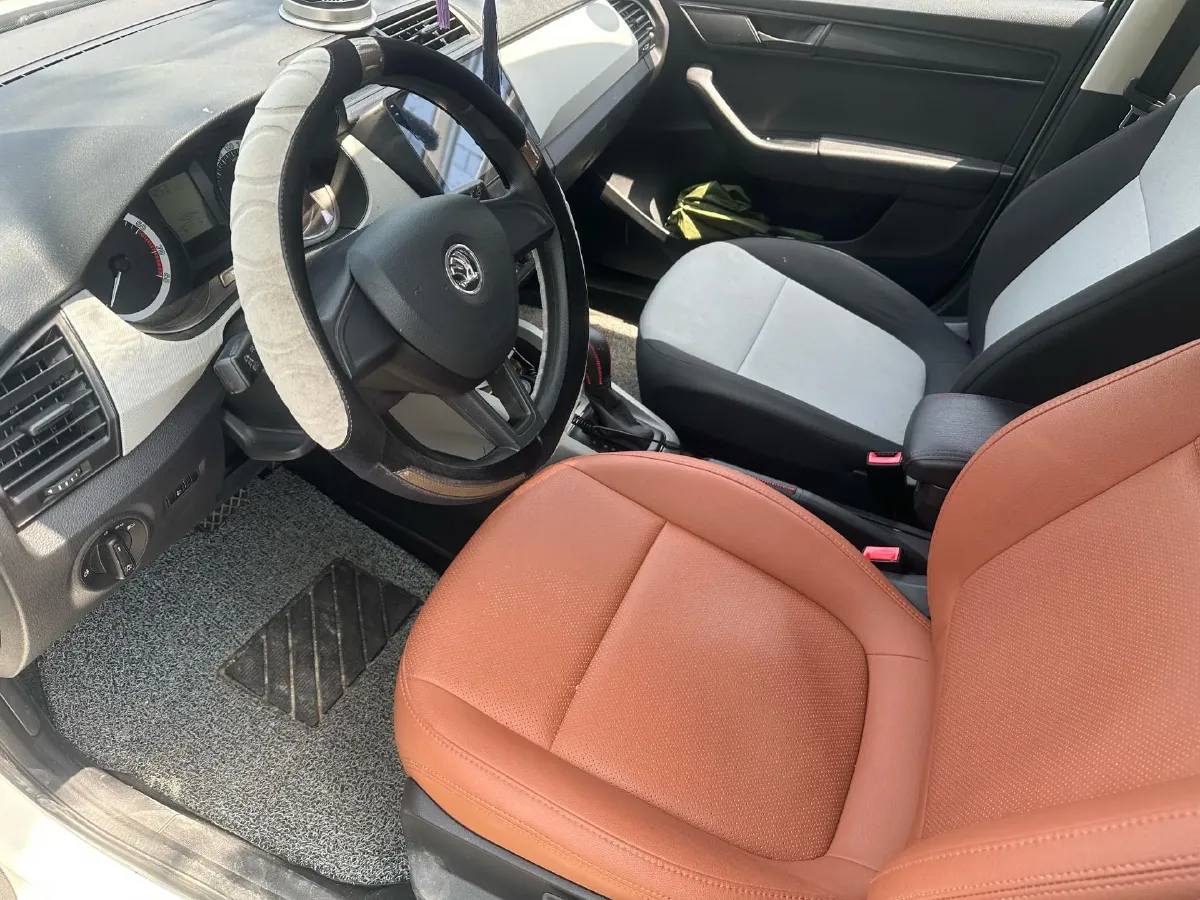 2017 Skoda Fabia 1.4L 90HP L4 6AT,autocango,china used car exporter,china ev exporter,chinese used car exporter,chinese used ev exporter