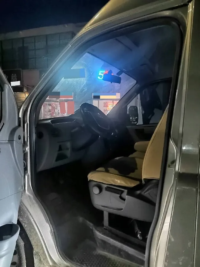 2018 MAXUS XinTu V80 2.5T 136HP L4 6MT,autocango,china used car exporter,china ev exporter,chinese used car exporter,chinese used ev exporter