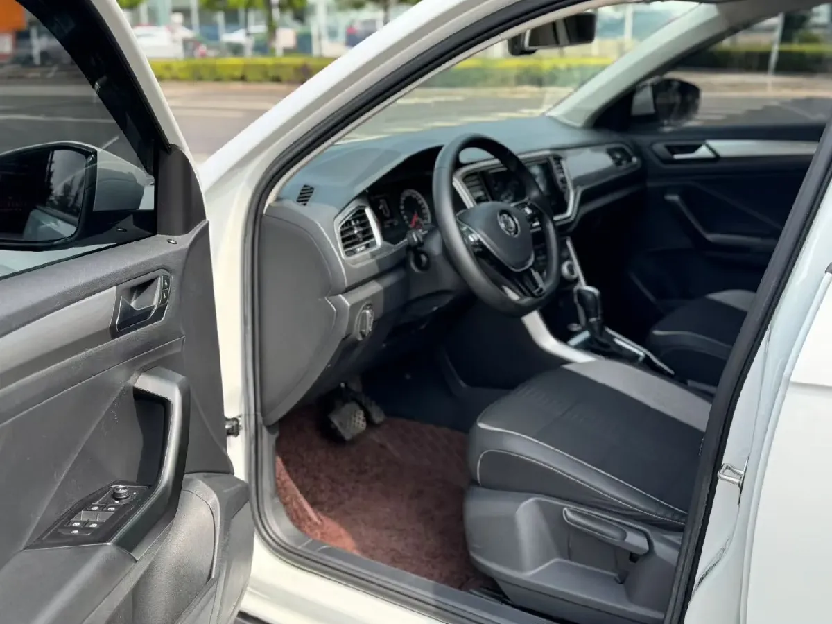 2019 Volkswagen T-Roc 1.4T 131HP L4 7DCT,autocango,china used car exporter,china ev exporter,chinese used car exporter,chinese used ev exporter
