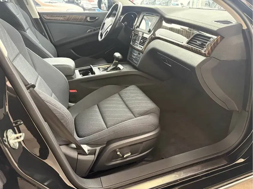 2021 HongQi H7 1.8T 188HP L4 6AT,autocango,china used car exporter,china ev exporter,chinese used car exporter,chinese used ev exporter