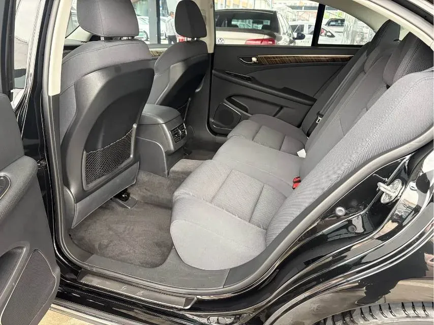 2021 HongQi H7 1.8T 188HP L4 6AT,autocango,china used car exporter,china ev exporter,chinese used car exporter,chinese used ev exporter