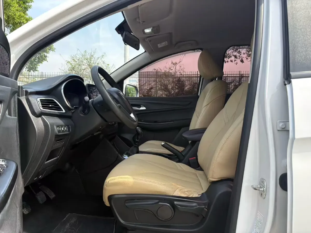 2019 BaoJun 730 1.5T 151HP L4 CVT,autocango,china used car exporter,china ev exporter,chinese used car exporter,chinese used ev exporter