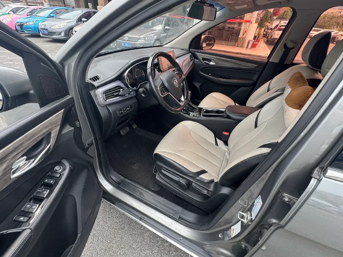 2017 BaoJun 730 1.5T 150HP L4 6DCT,autocango,china used car exporter,china ev exporter,chinese used car exporter,chinese used ev exporter