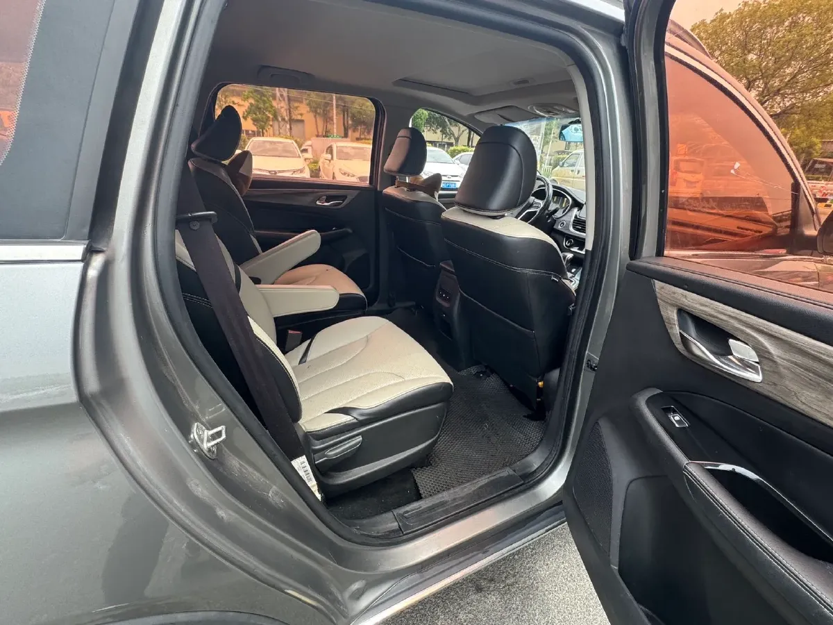 2017 BaoJun 730 1.5T 150HP L4 6DCT,autocango,china used car exporter,china ev exporter,chinese used car exporter,chinese used ev exporter