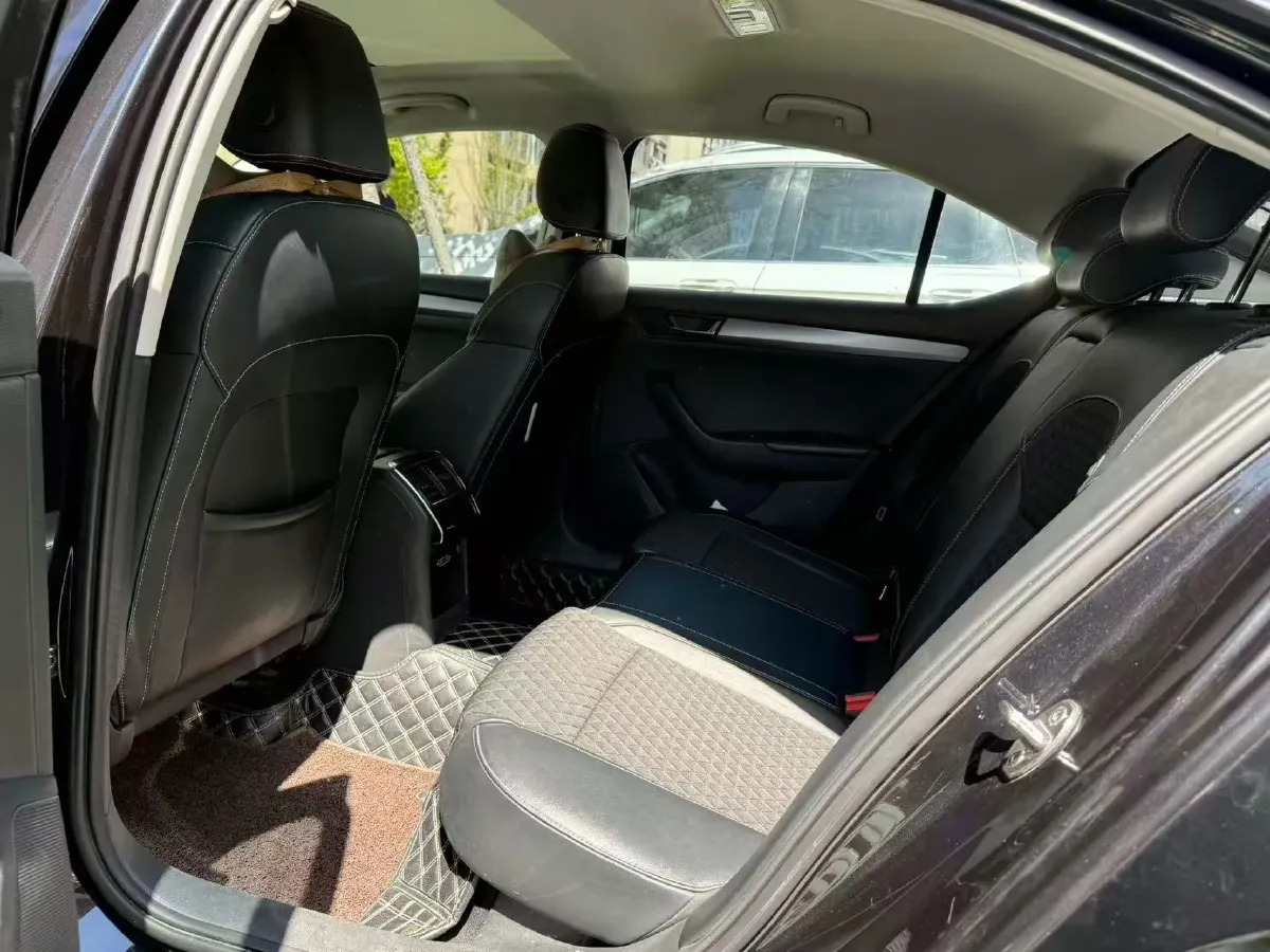 2018 Skoda Superb 1.8T 180HP L4 7DCT,autocango,china used car exporter,china ev exporter,chinese used car exporter,chinese used ev exporter