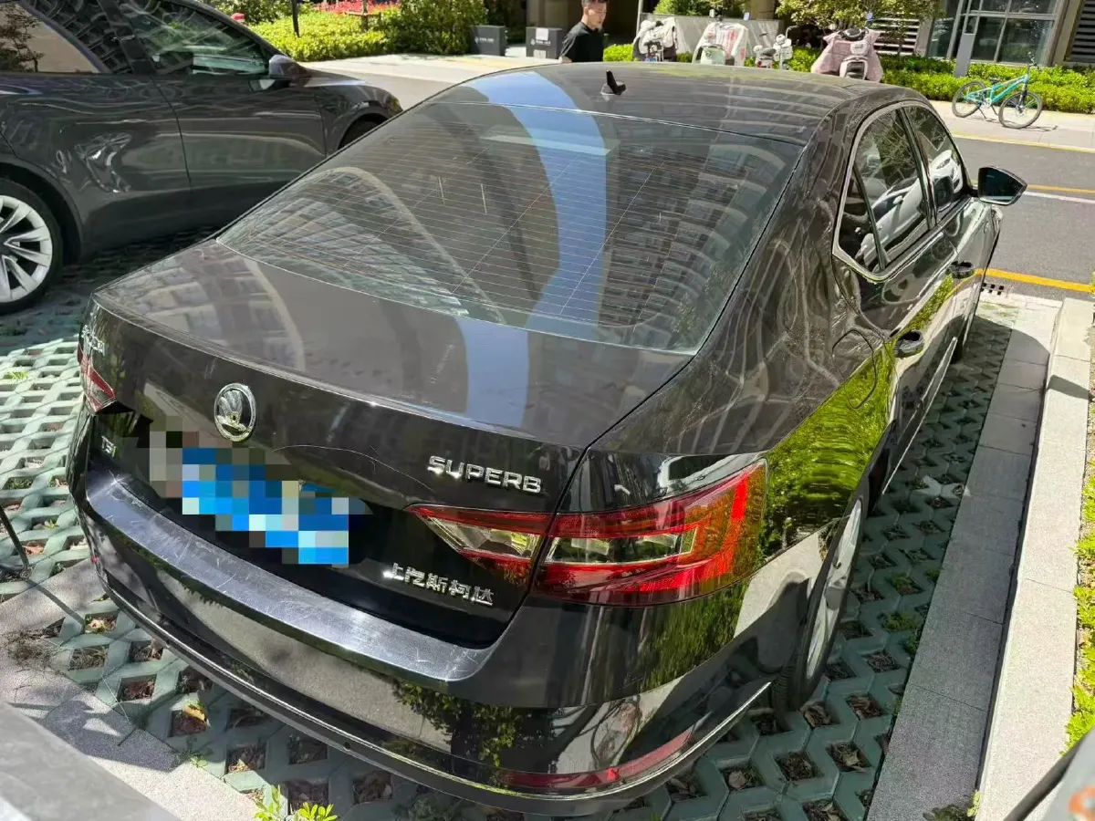 2018 Skoda Superb 1.8T 180HP L4 7DCT,autocango,china used car exporter,china ev exporter,chinese used car exporter,chinese used ev exporter