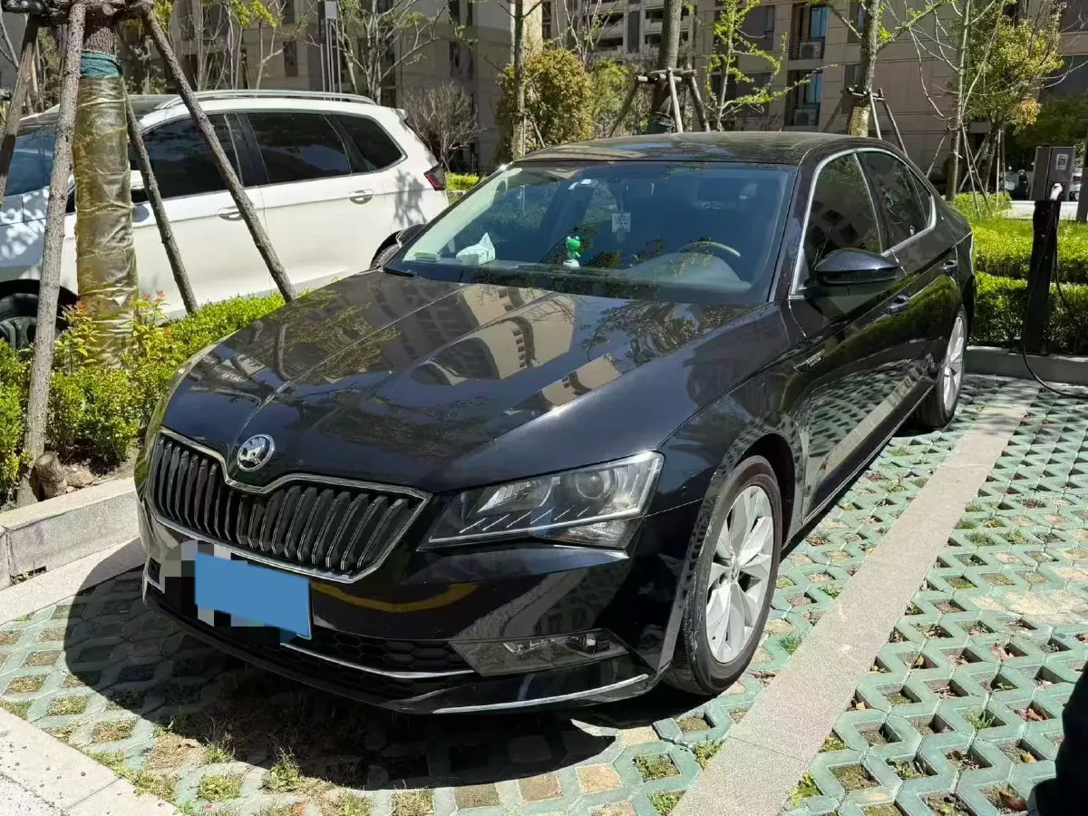2018 Skoda Superb 1.8T 180HP L4 7DCT,autocango,china used car exporter,china ev exporter,chinese used car exporter,chinese used ev exporter