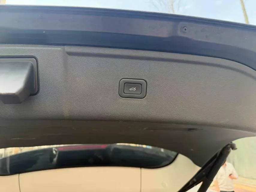 2022 HongQi HS5 2.0T 224HP L4 6AT,autocango,china used car exporter,china ev exporter,chinese used car exporter,chinese used ev exporter