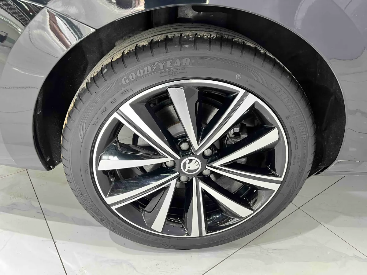 2023 Skoda Superb 1.4T 150HP L4 7DCT,autocango,china used car exporter,china ev exporter,chinese used car exporter,chinese used ev exporter