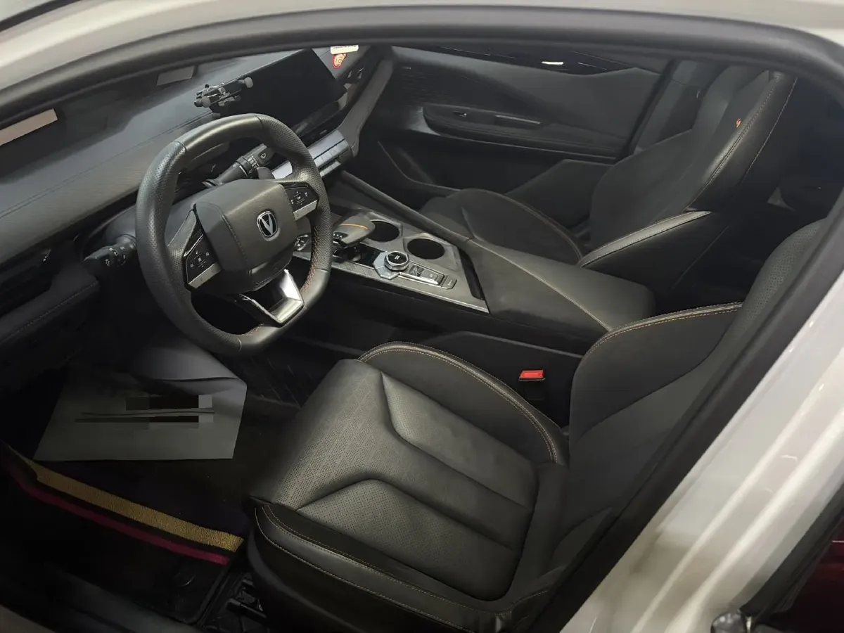 2022 ChangAn UNI-V 2.0T 233HP L4 8AT,autocango,china used car exporter,china ev exporter,chinese used car exporter,chinese used ev exporter