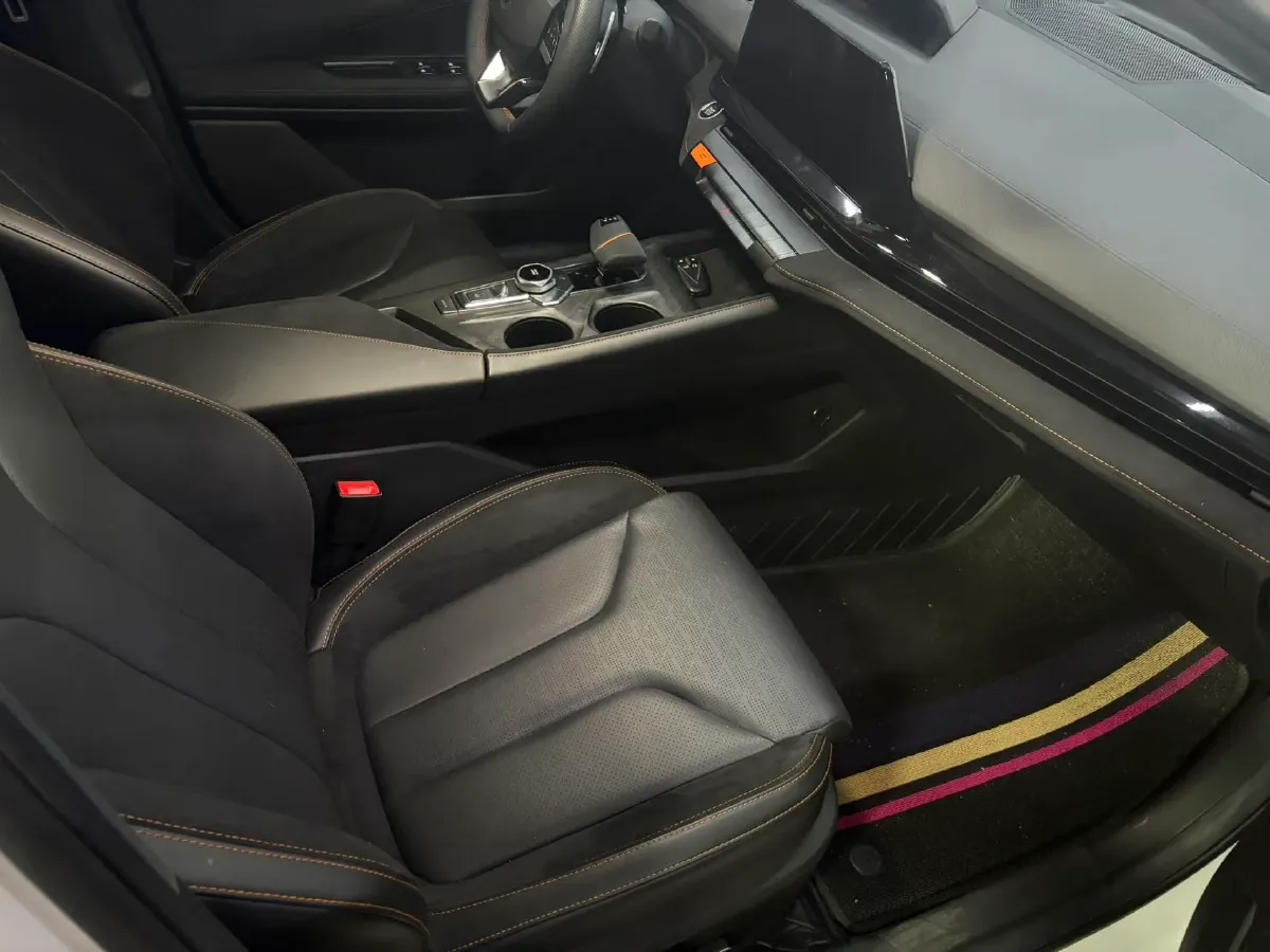 2022 ChangAn UNI-V 2.0T 233HP L4 8AT,autocango,china used car exporter,china ev exporter,chinese used car exporter,chinese used ev exporter