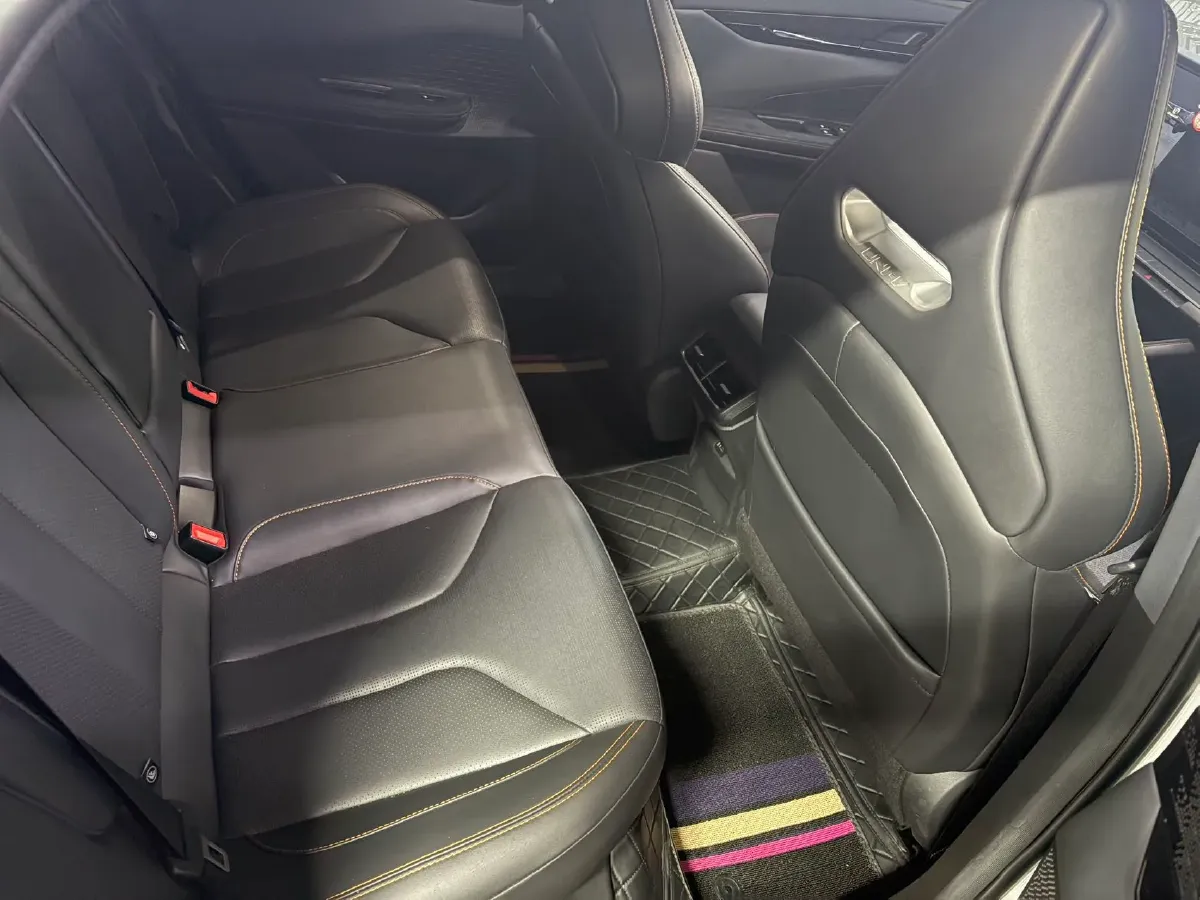 2022 ChangAn UNI-V 2.0T 233HP L4 8AT,autocango,china used car exporter,china ev exporter,chinese used car exporter,chinese used ev exporter